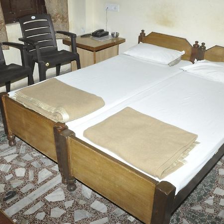 Babina Hotel Lalit Palace المظهر الخارجي الصورة