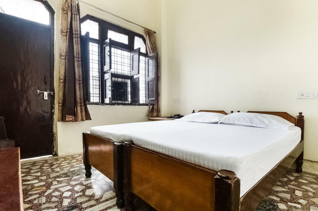 Babina Hotel Lalit Palace المظهر الخارجي الصورة