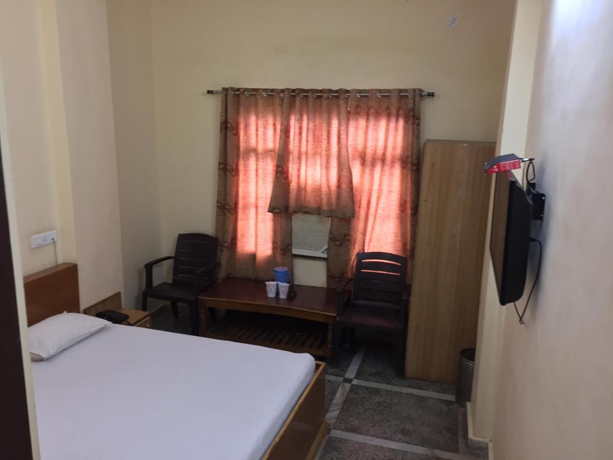 Babina Hotel Lalit Palace المظهر الخارجي الصورة