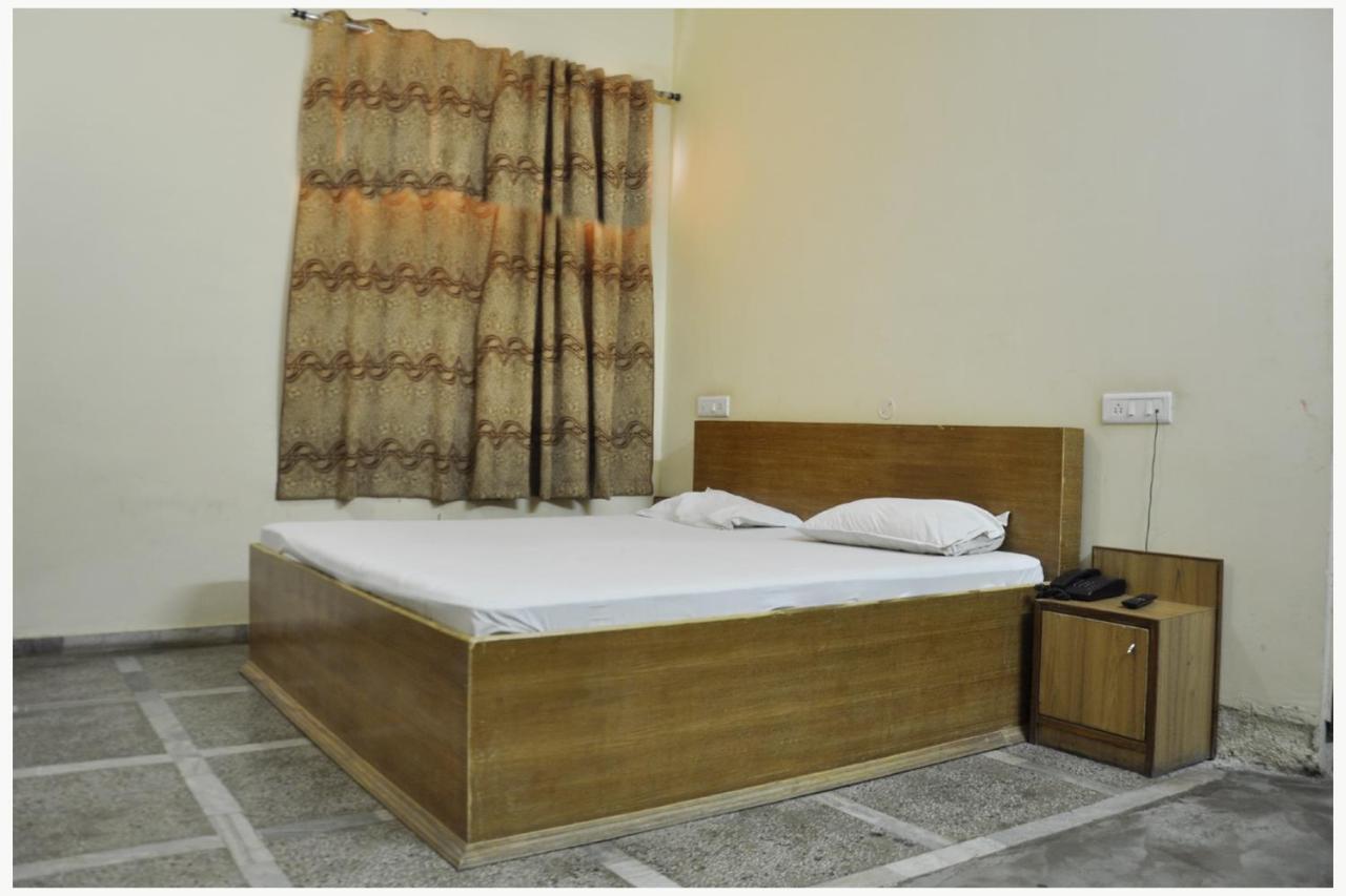 Babina Hotel Lalit Palace المظهر الخارجي الصورة